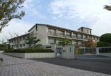 Primary school. Opened in 636m first year of Heisei until Oji Municipal Oji Minami Elementary School. The school to carry out educational activities in a good environment in which the four seasons of the landscape of the Nara Basin to enjoy.