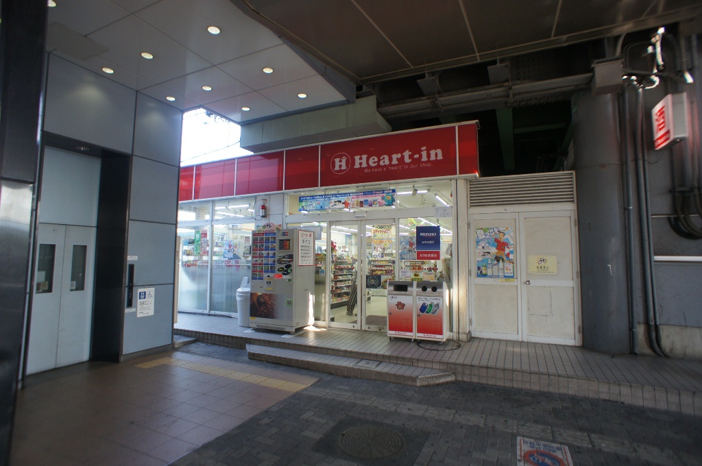 Convenience store. 470m to Heart in Oji-store (convenience store)