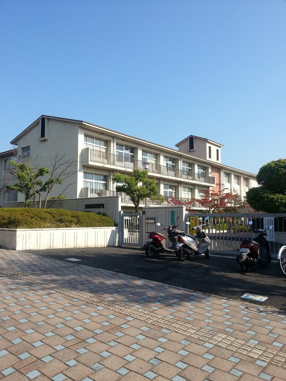 Primary school. 654m to Oji Municipal Oji Minami Elementary School