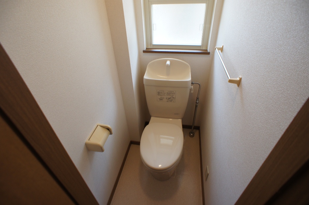 Toilet. There is a window in the toilet! !