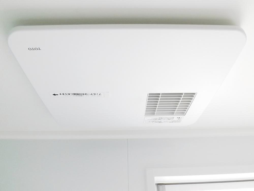 Cooling and heating ・ Air conditioning. When it's cold, I'm happy in the rainy season of the room Dried, With bathroom heating dryer! 