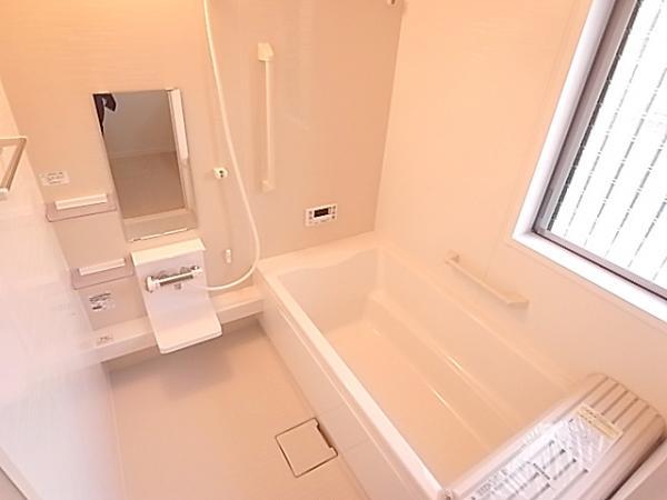Same specifications photo (bathroom). A comfortable bath time with the bathroom heating dryer