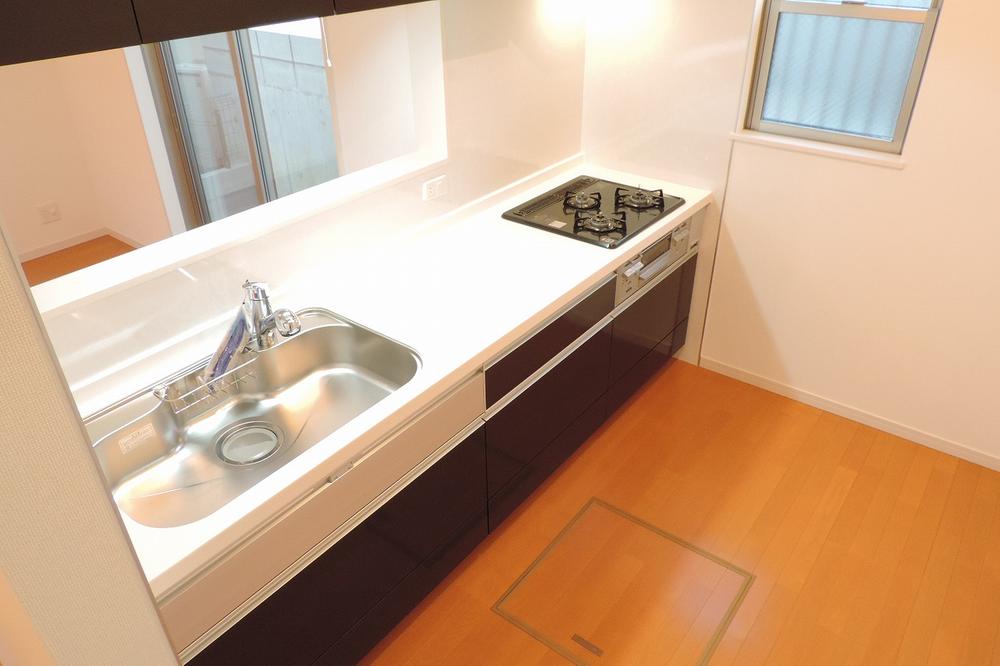Same specifications photo (kitchen). The company example of construction (kitchen) With a convenient back door to the garbage disposal!  There is also room space behind! 