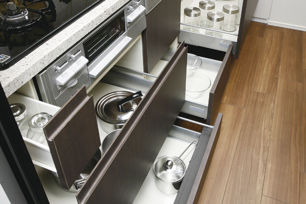 Kitchen.  [Soft closers function slide cabinet] And out easily sliding hold up the back of the thing. Soft closers functions close to the quiet by suppressing the door of the impact sound is equipped with ※ Except part (same specifications)