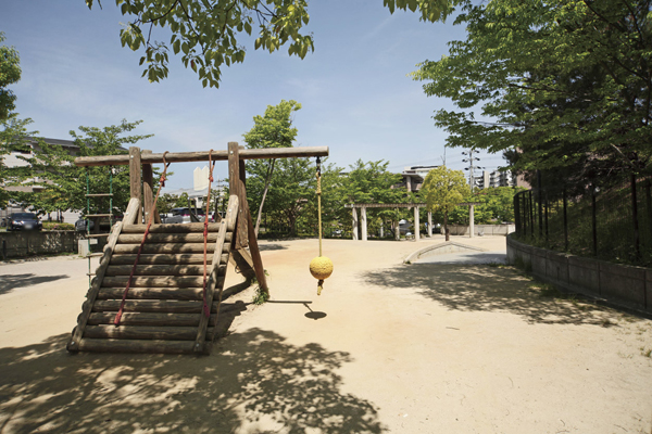 Surrounding environment. Gakuenshinden cho city block park (8-minute walk ・ About 570m)