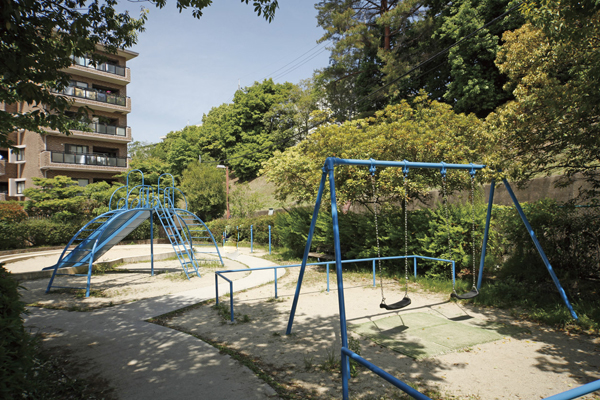 Surrounding environment. Tsurumainishi cho city block park (6-minute walk ・ About 420m)