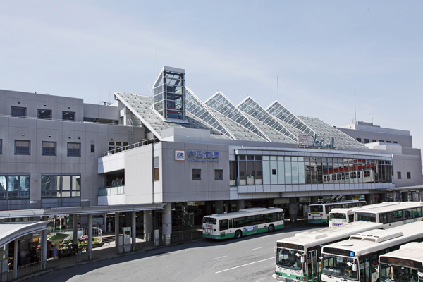 Surrounding environment. Kintetsu "Gakuenmae" station