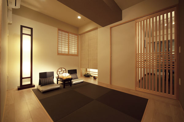 Interior.  [Japanese-style room] Is unraveling mind to flavor of the dignified sum drifting in modern design that was used is the Ryukyu-style tatami. Is a new Japanese-style room, which was tailored to "case" of relaxation ( ※ )