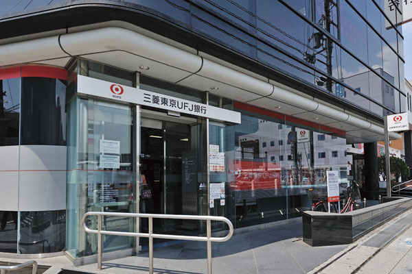 Surrounding environment. Bank of Tokyo-Mitsubishi UFJ Kintetsu Gakuenmae Branch (2-minute walk ・ About 130m)