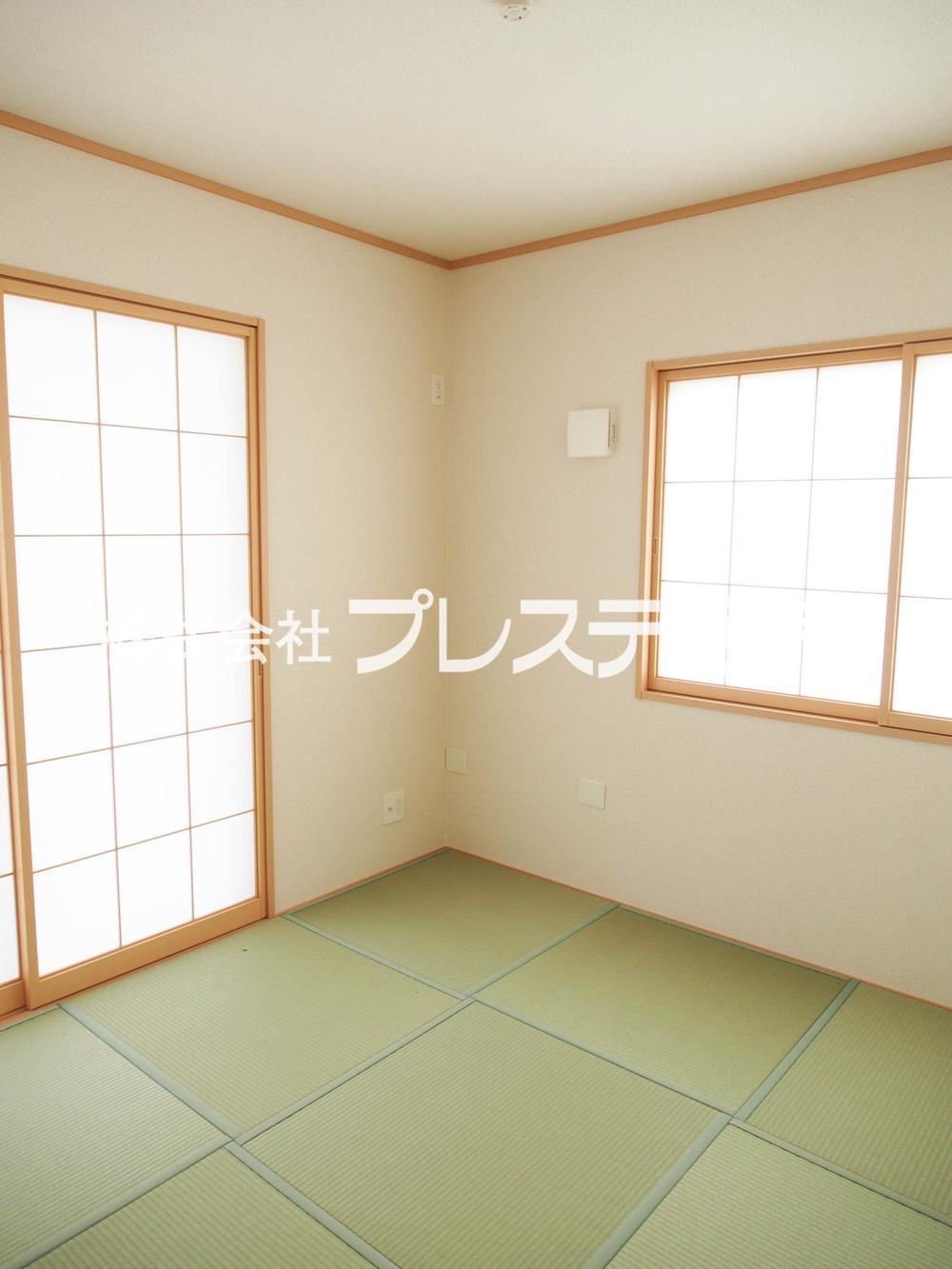 Same specifications photos (Other introspection). 2 House both, Because it is a Japanese-style room facing the south side of the spacious garden, Good per yang