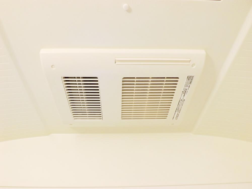 Cooling and heating ・ Air conditioning. When it's cold, I'm happy in the rainy season of the room Dried, With bathroom heating dryer! 
