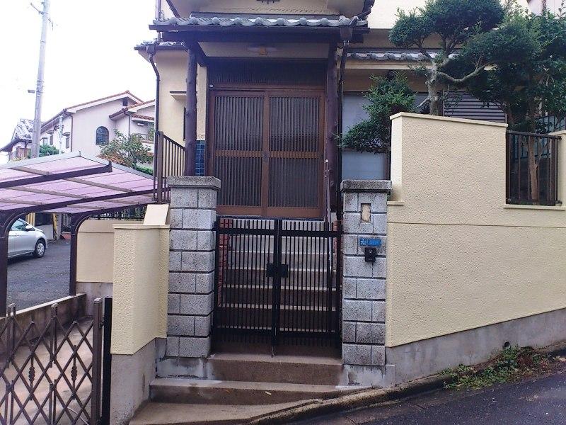 Local appearance photo. Entrance of the gate and sliding door