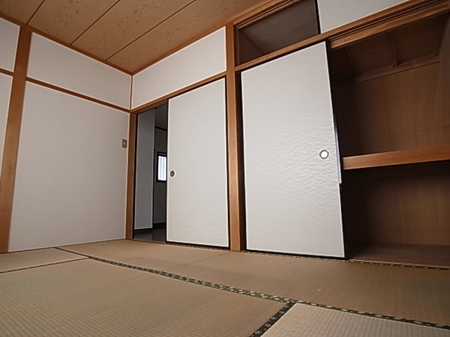 Living and room. Closet of the Japanese-style room is big