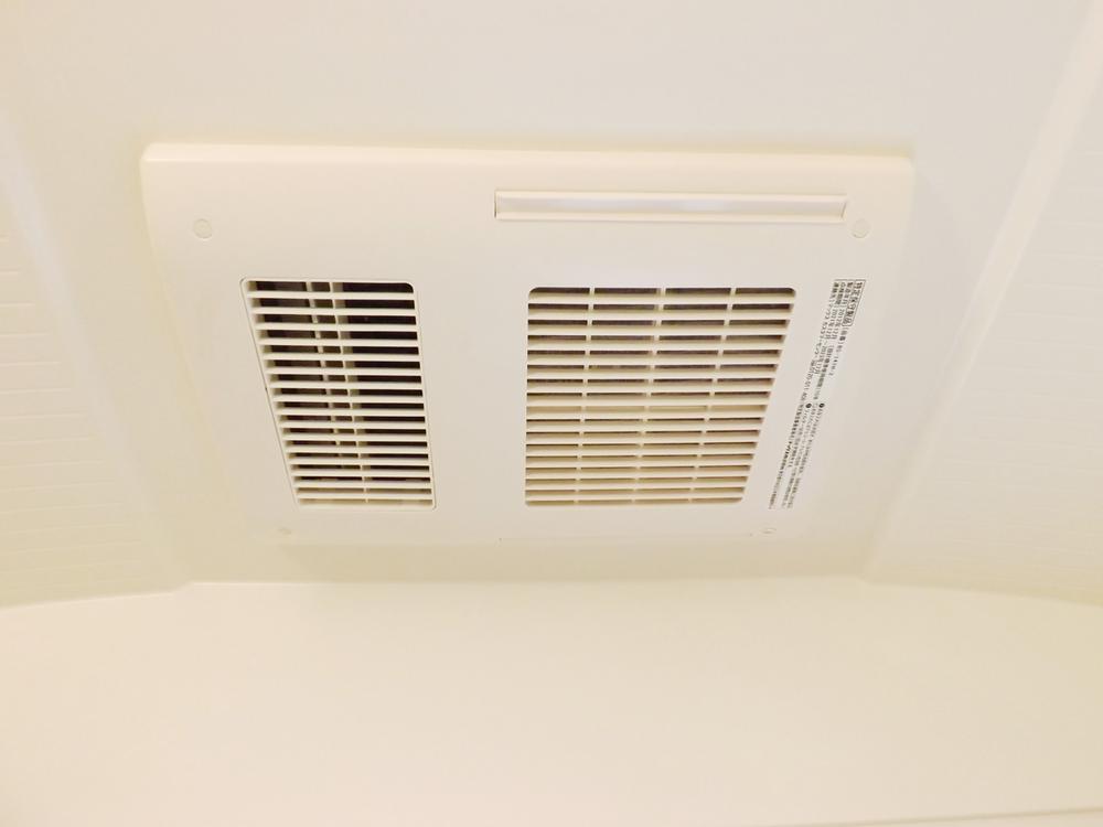 Cooling and heating ・ Air conditioning. When it's cold, I'm happy in the rainy season of the room Dried, Bathroom heating dryer! 