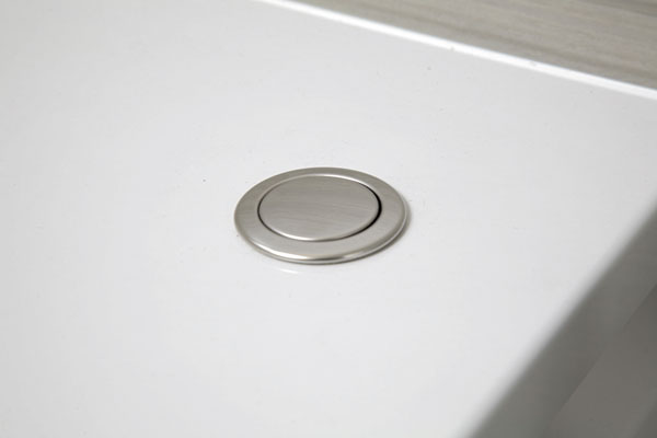Bathing-wash room.  [One push drainage plug] You can drain the hot water in the tub only one-touch push the button (same specifications)