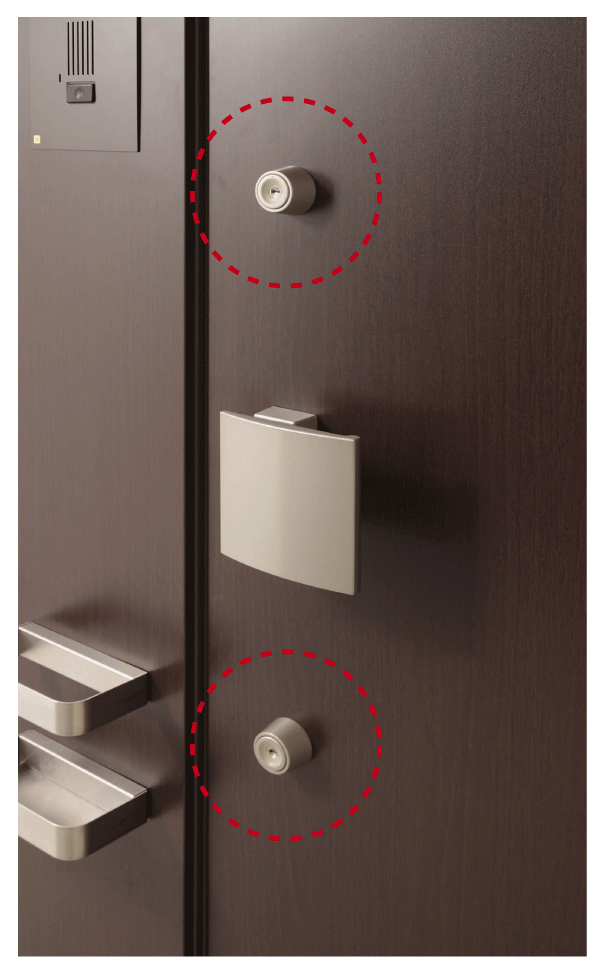 Security.  [Double lock (entrance door)] Adopting the entrance door of the double lock specification that can be locked in two, upper and lower. After applying various crime prevention measures, Safety of life has been enhanced by further subjected to a double lock function (same specifications)