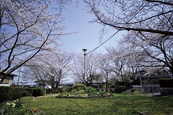 Surrounding environment. Asahi-chome green space (a 3-minute walk ・ About 200m)