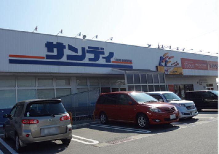 Supermarket. 450m to Sandy ● business hours 10:00 ~ 19:30