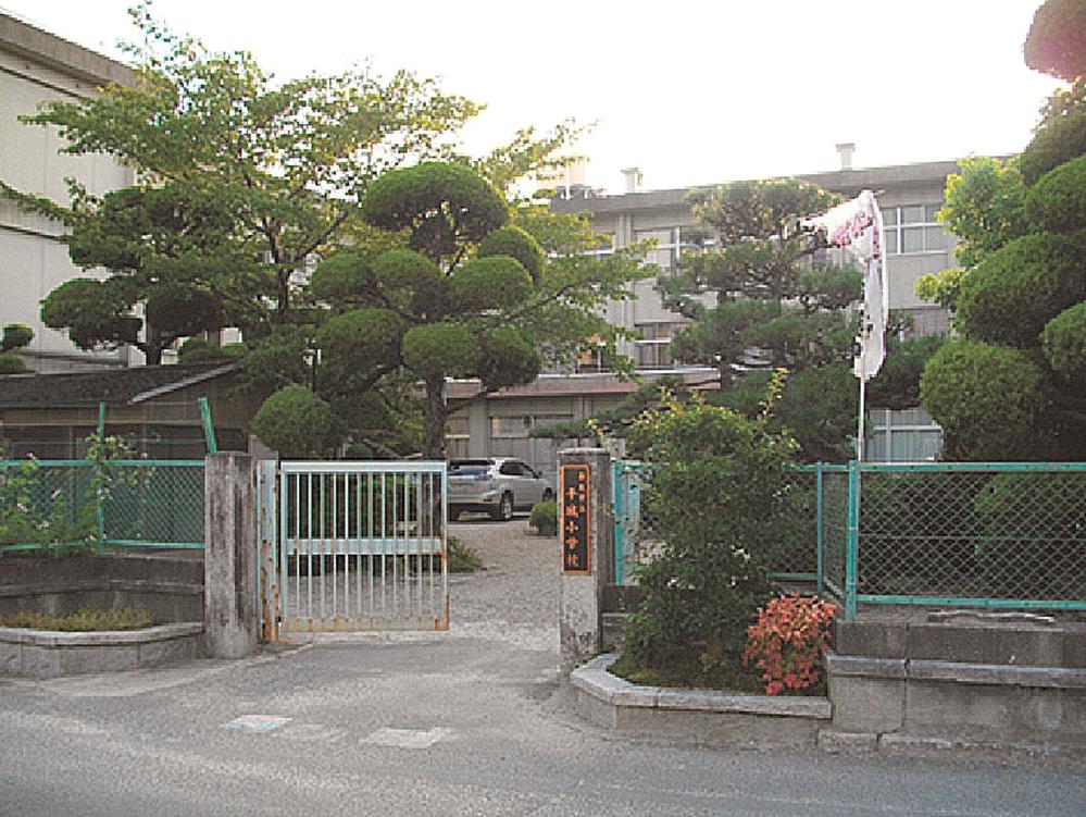 Primary school. Heijō until elementary school 1500m