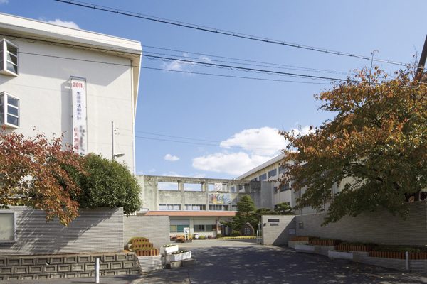 Surrounding environment. Municipal Mikasa junior high school (walk 27 minutes ・ About 2090m)