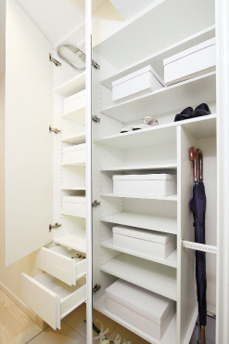 Receipt.  [Shoe box] Amount of storage with plenty to ensure, Has also been installed drawers and umbrella stand that small items can be organized (same specifications)