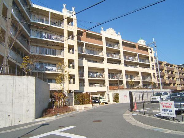 Local appearance photo. The location of about a 9-minute walk from Kintetsu Tomio Station