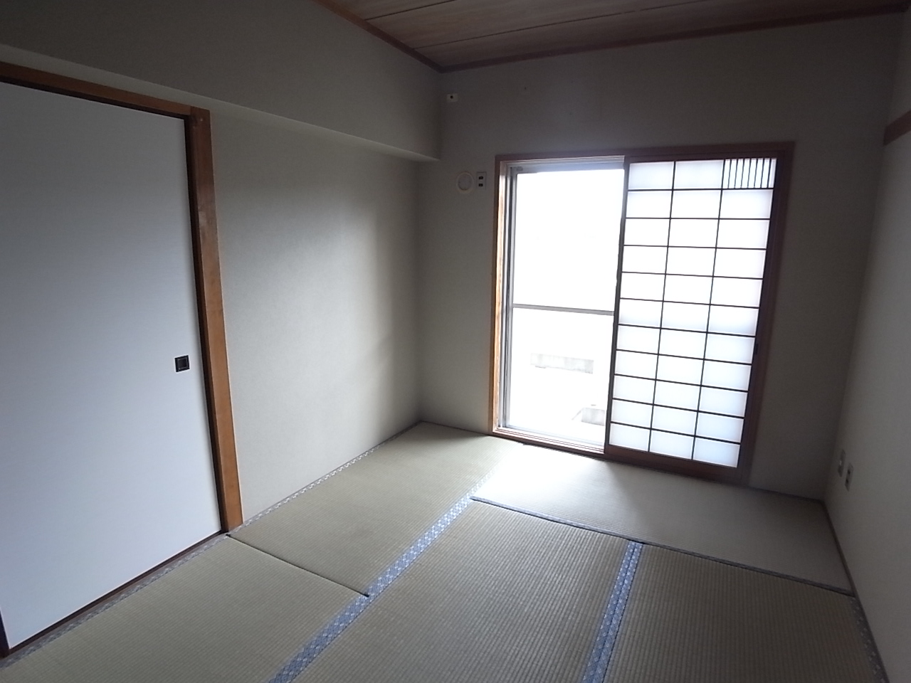 Other room space.  ☆ It is a photograph of living next to a Japanese-style room ☆