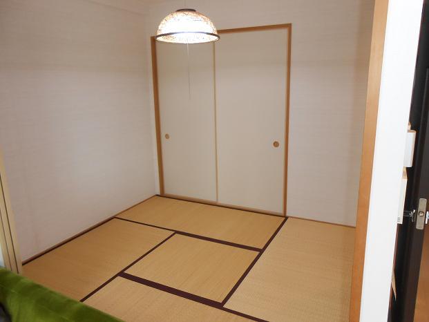 Non-living room. Is a Japanese-style room!