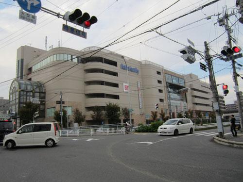 Shopping centre. Nara until family 1500m Kintetsu Department Store and complex store of ion, It is very convenient also contains Uniqlo and various brand stores