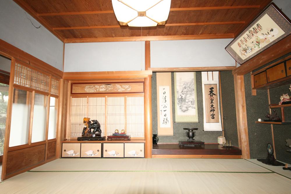 Non-living room. State of the Japanese-style alcove and Seowon