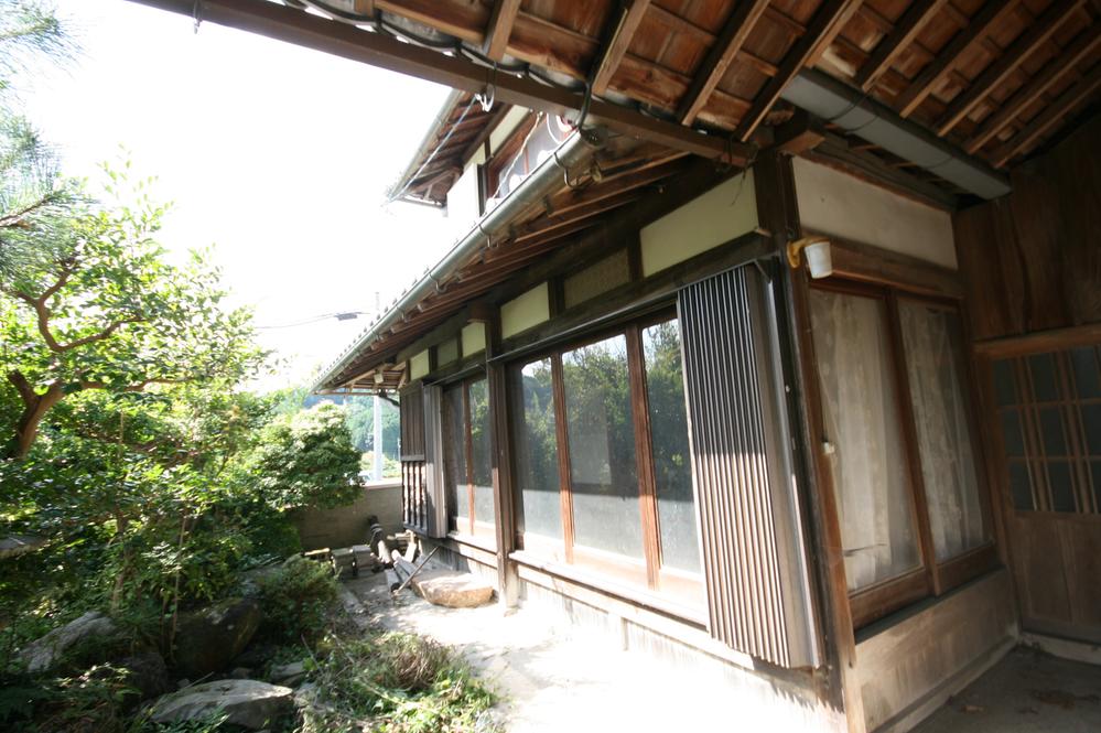 Other. The appearance of the away veranda