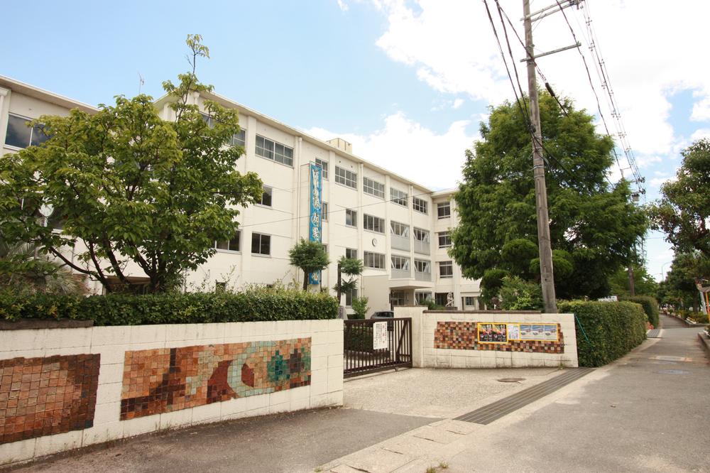 Junior high school. Happy to 880m commute to City Tomio junior high school. Distance of worry for parents