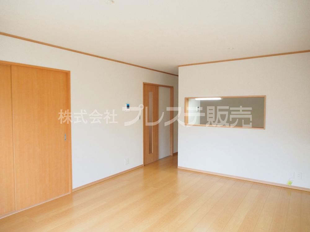 Living. Local photos (5 Gochi living) Because it is a living room facing south, Good per yang
