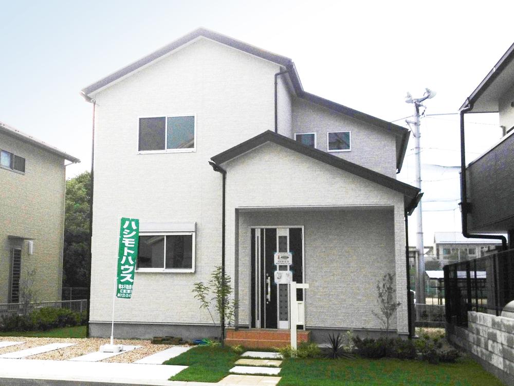 Local appearance photo. (No. 10 land) is very large, complete with roof balcony house. Because to get the long-term quality housing certification, Preferential treatment will be received in the tax system. 