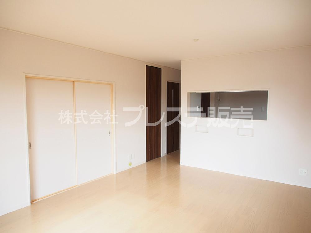Living. Local photos (living) Because it is a living room facing south, Good per yang