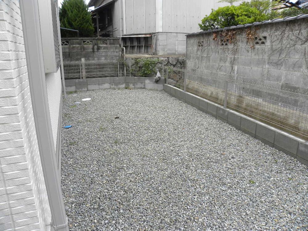 Other local. Also there is space for more than 12 tatami mats minute backyard. 