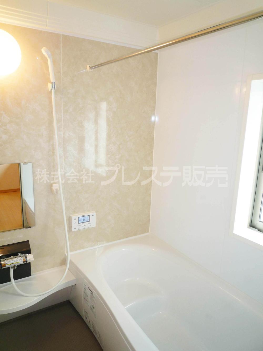 Same specifications photo (bathroom). Standard equipped with a bathroom heating dryer! 