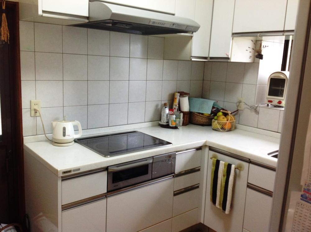 Kitchen. Dishwasher ・ System kitchen with a water purifier