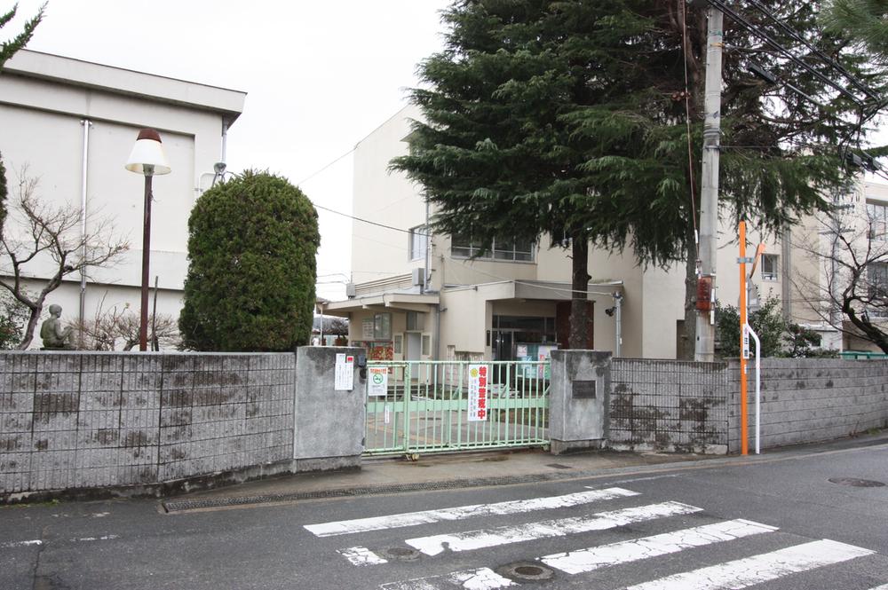 Primary school. 1057m until the Nara Municipal Tomio Minami Elementary School