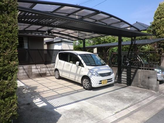 Parking lot. Ordinary car parallel two possible With carport This is useful in the electric gate