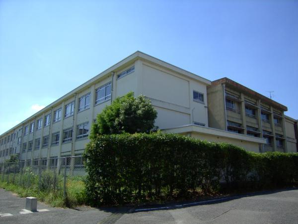 Primary school. 800m Nara Municipal Tsurumai elementary school to elementary school