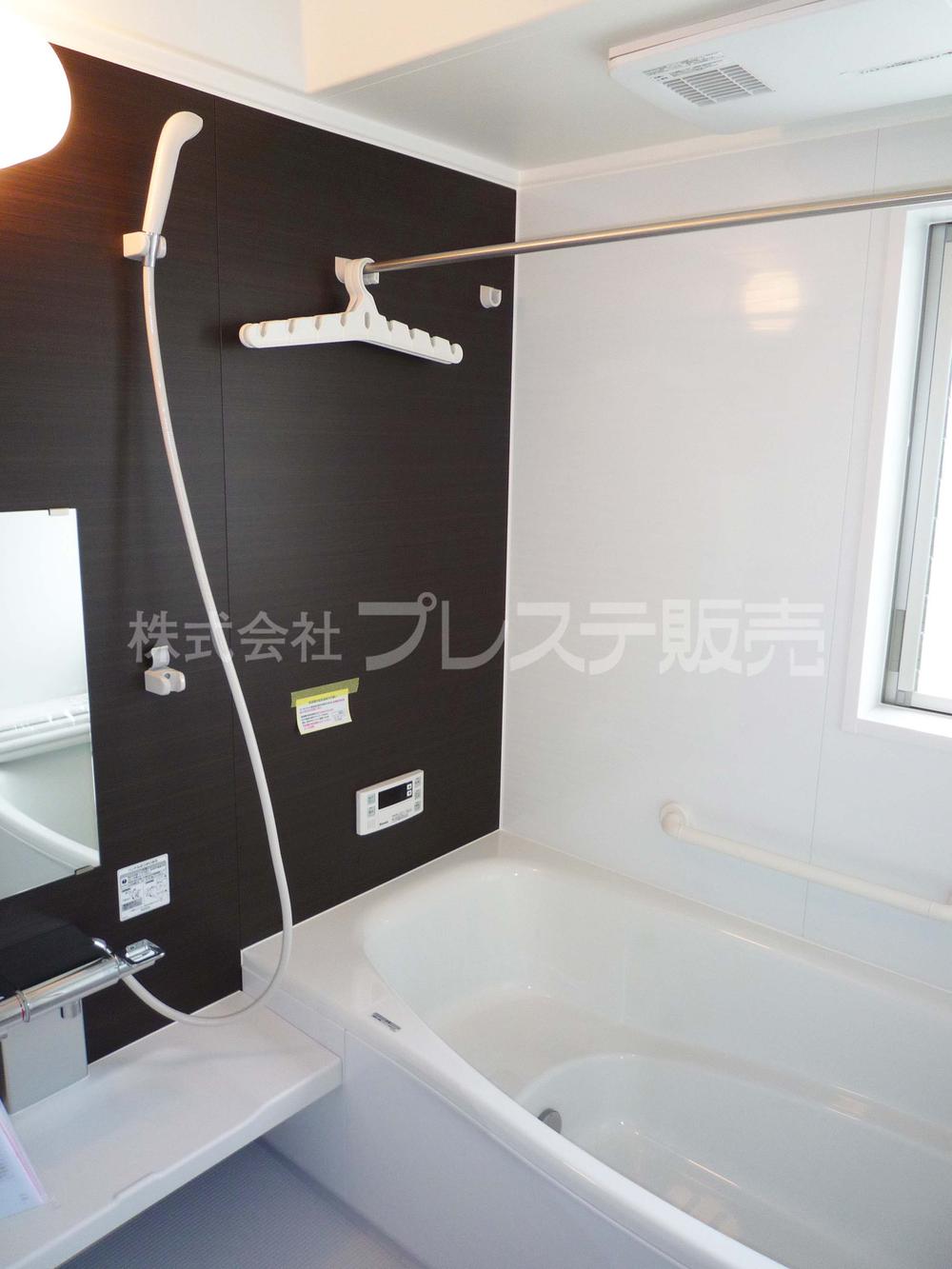 Same specifications photo (bathroom). Standard equipped with a bathroom heating dryer! 