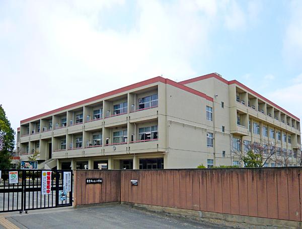 Primary school. AzumaTomi months hill to elementary school 595m