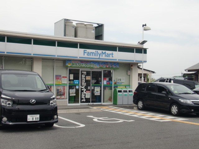 Convenience store. FamilyMart Nara Sanjo Hinokicho store up (convenience store) 378m