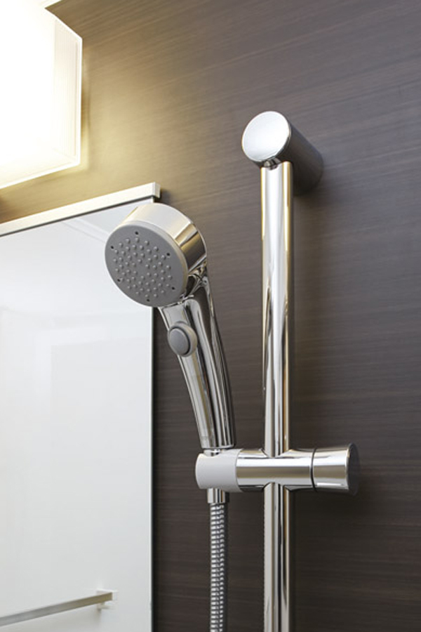 Bathing-wash room.  [Interior with slide hanger bar] Freely raising and lowering the shower head by sliding. It can be fixed to the height of your choice (same specifications)
