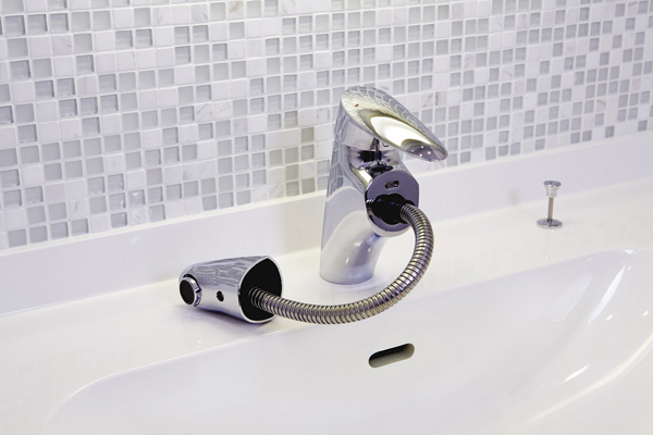 Bathing-wash room.  [Single lever mixing faucet with a hose] Single lever faucet hot water temperature adjustment of the one-touch. This foam faucet pull out the hose (same specifications)