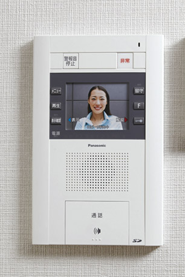 Security.  [Hands-free intercom with color monitor] You can check the video and audio of the entrance of visitors from within the dwelling unit (same specifications)