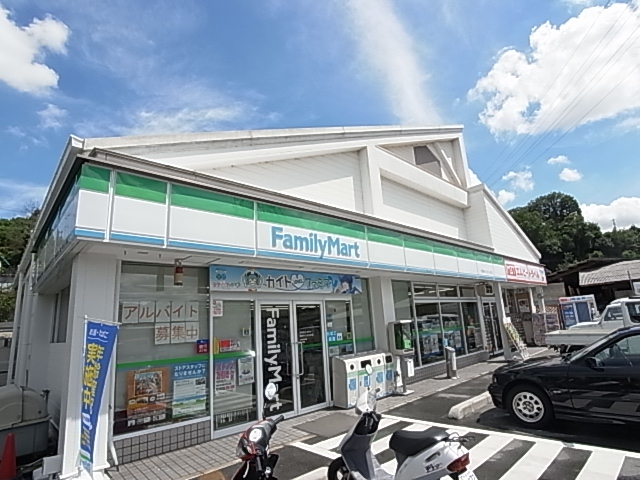 Convenience store. FamilyMart Hanna Mitsugarasu store up (convenience store) 703m