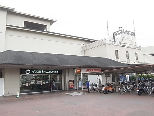 Supermarket. Izumiya Gakuenmae store up to (super) 1088m