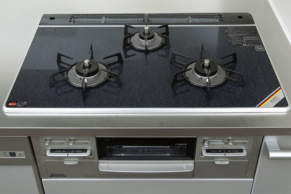 Kitchen.  [Glass top 3-burner stove] Beautiful appearance, Easy care. At the same time Konasemasu multiple cuisine (same specifications)